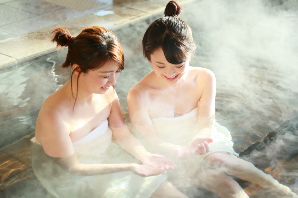 温泉宿の浴衣の着方 帯の結び方や似合う髪型は 一般的な浴衣と違う 温泉部